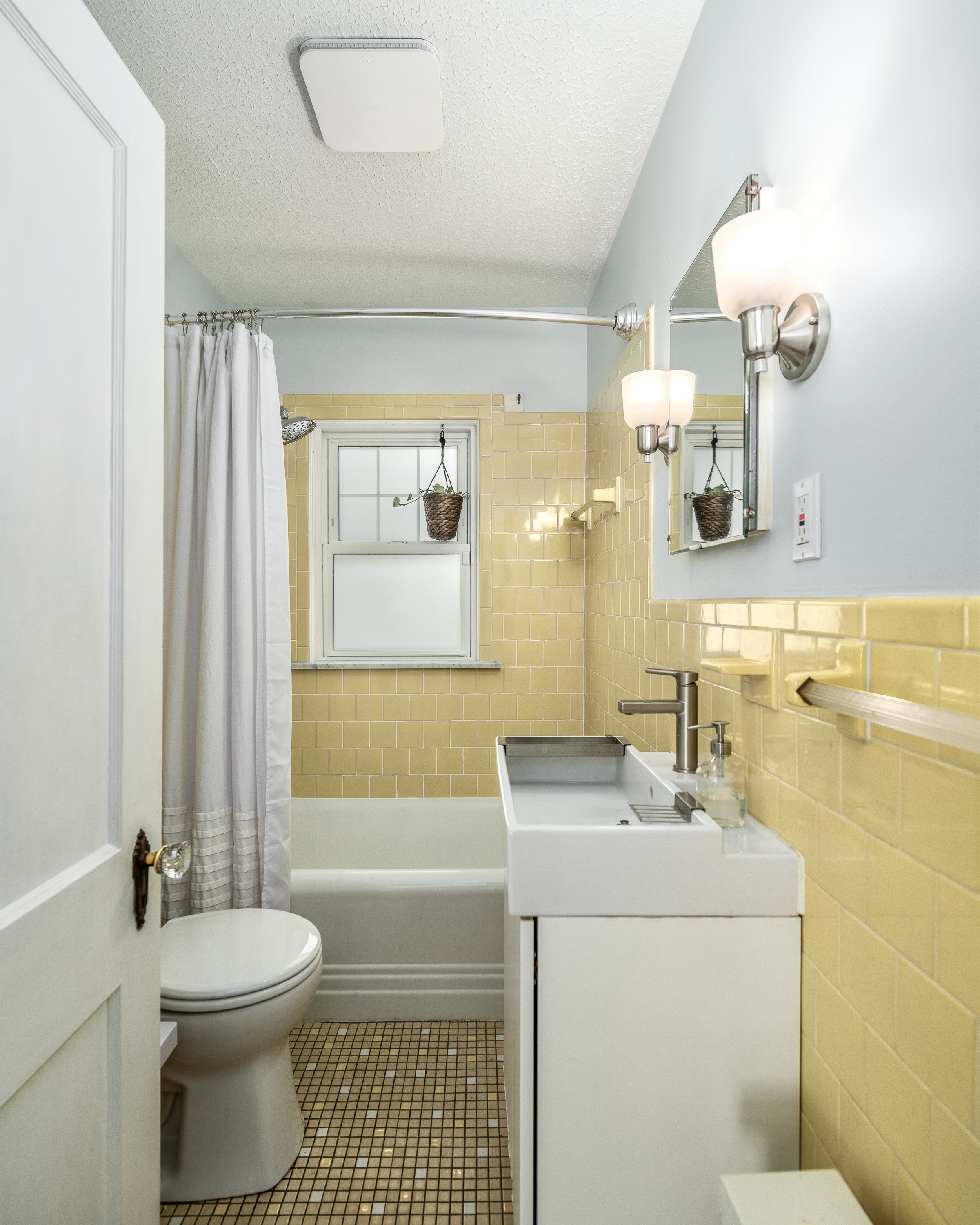 31 Errol Street Warwick, RI 02888 - Photo 10 of 38