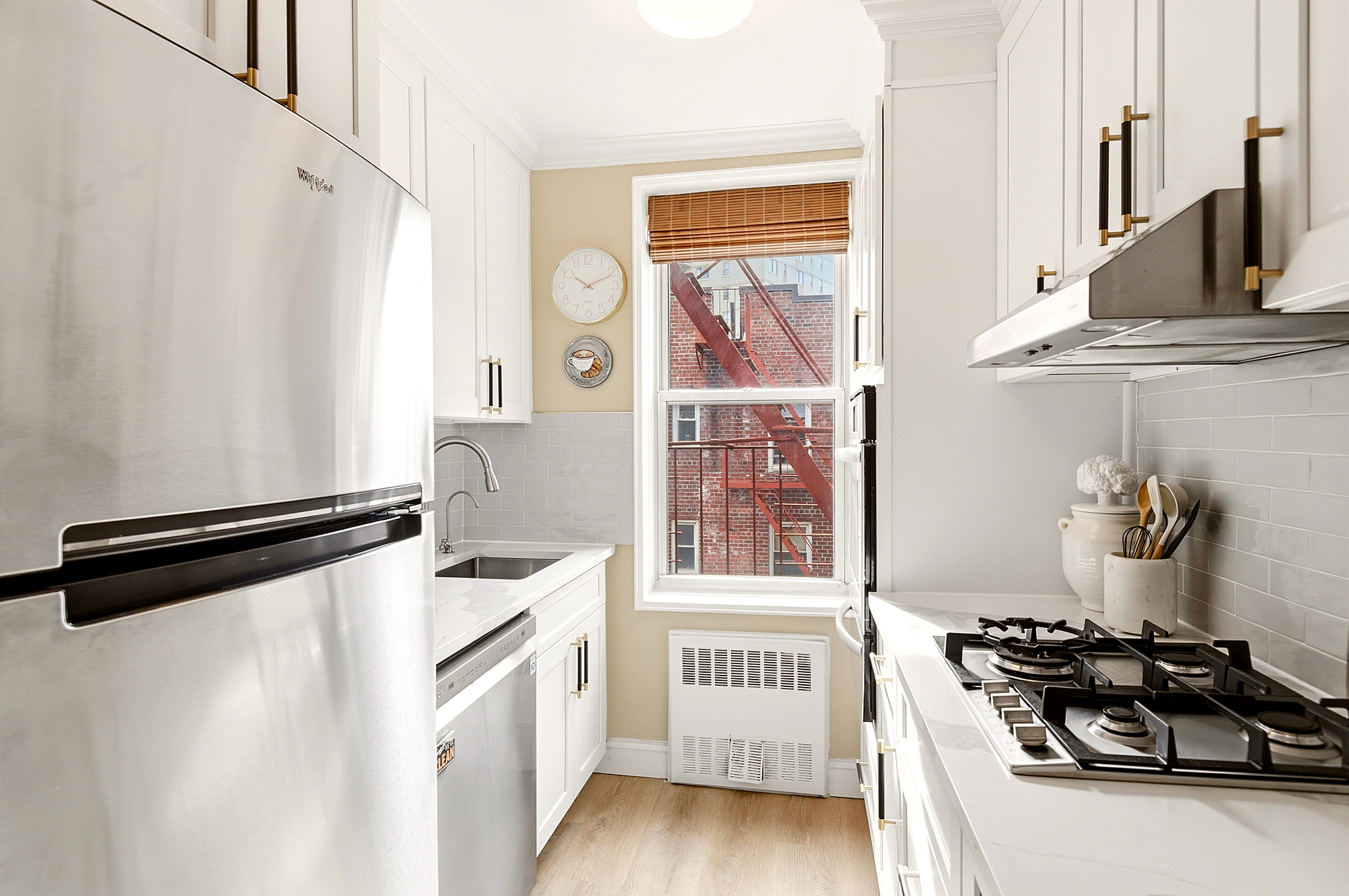 601 Kappock Street, Unit 6F Bronx, NY 10463 - Photo 2 of 31 a kitchen with a stove a refrigerator and a window