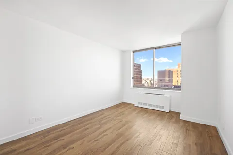 $1,995,000 | 200 East 89th Street, Unit 29D | Upper East Side