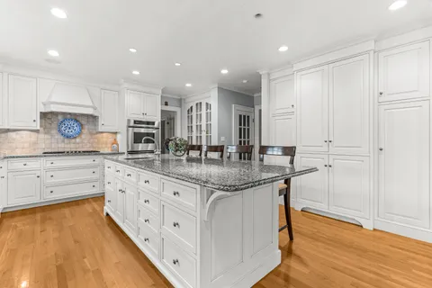 $4,150,000 | 33 Hundreds Circle, Wellesley Hills, MA 02481