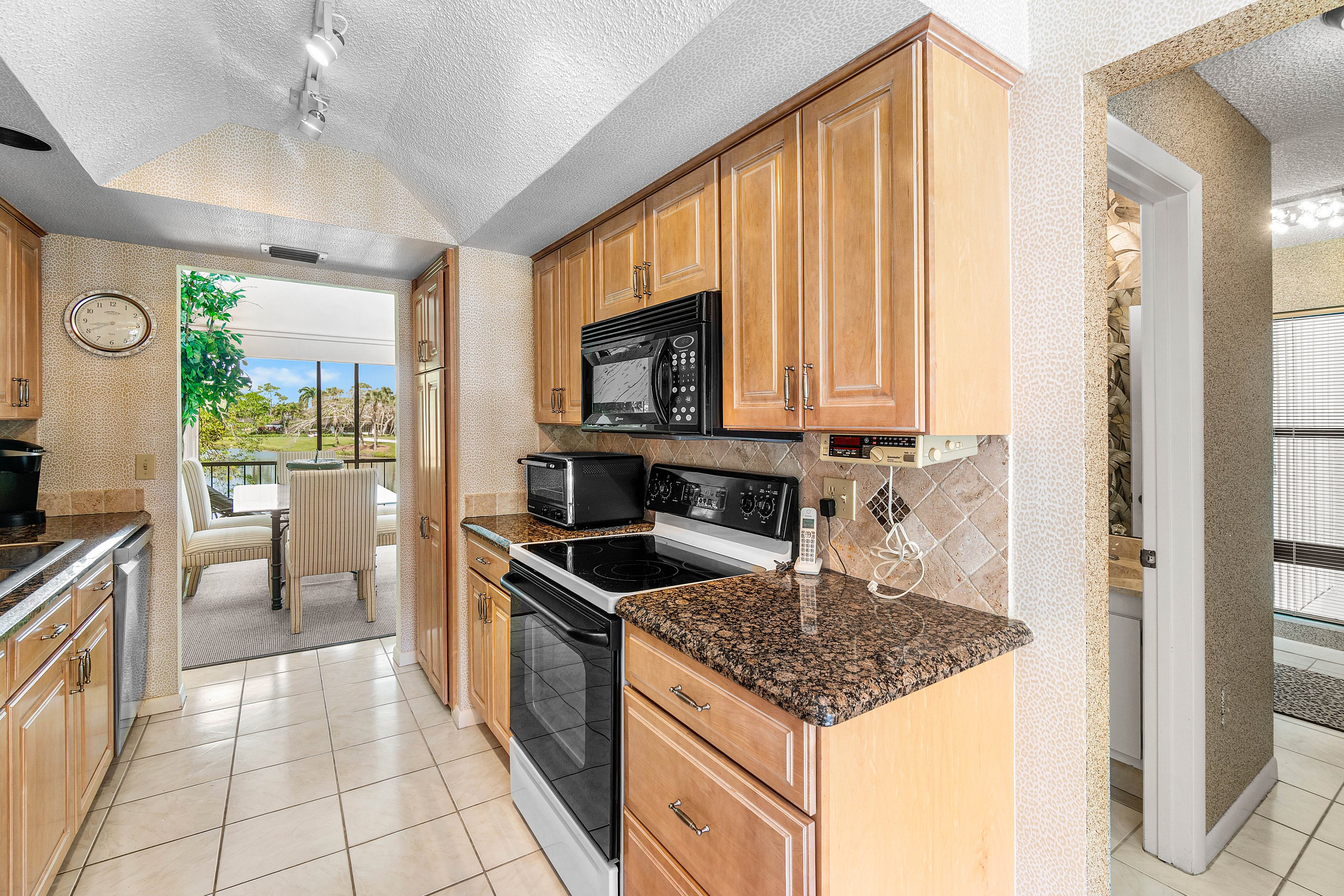 7809 Lakeside Boulevard, Unit G204 Boca Raton, FL 33434 - Photo 8 of 24