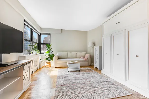 $3,900 | 240 East 76th Street, Unit 9A | Lenox Hill