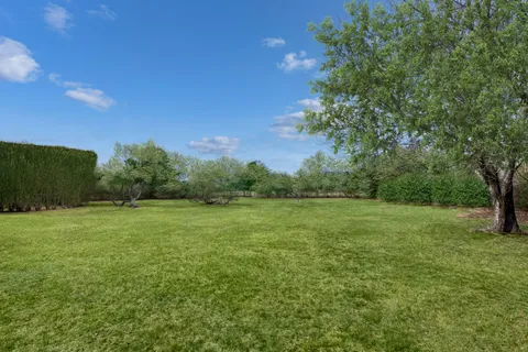 $3,000,000 | 19 Horseshoe Drive, East Hampton, NY 11937