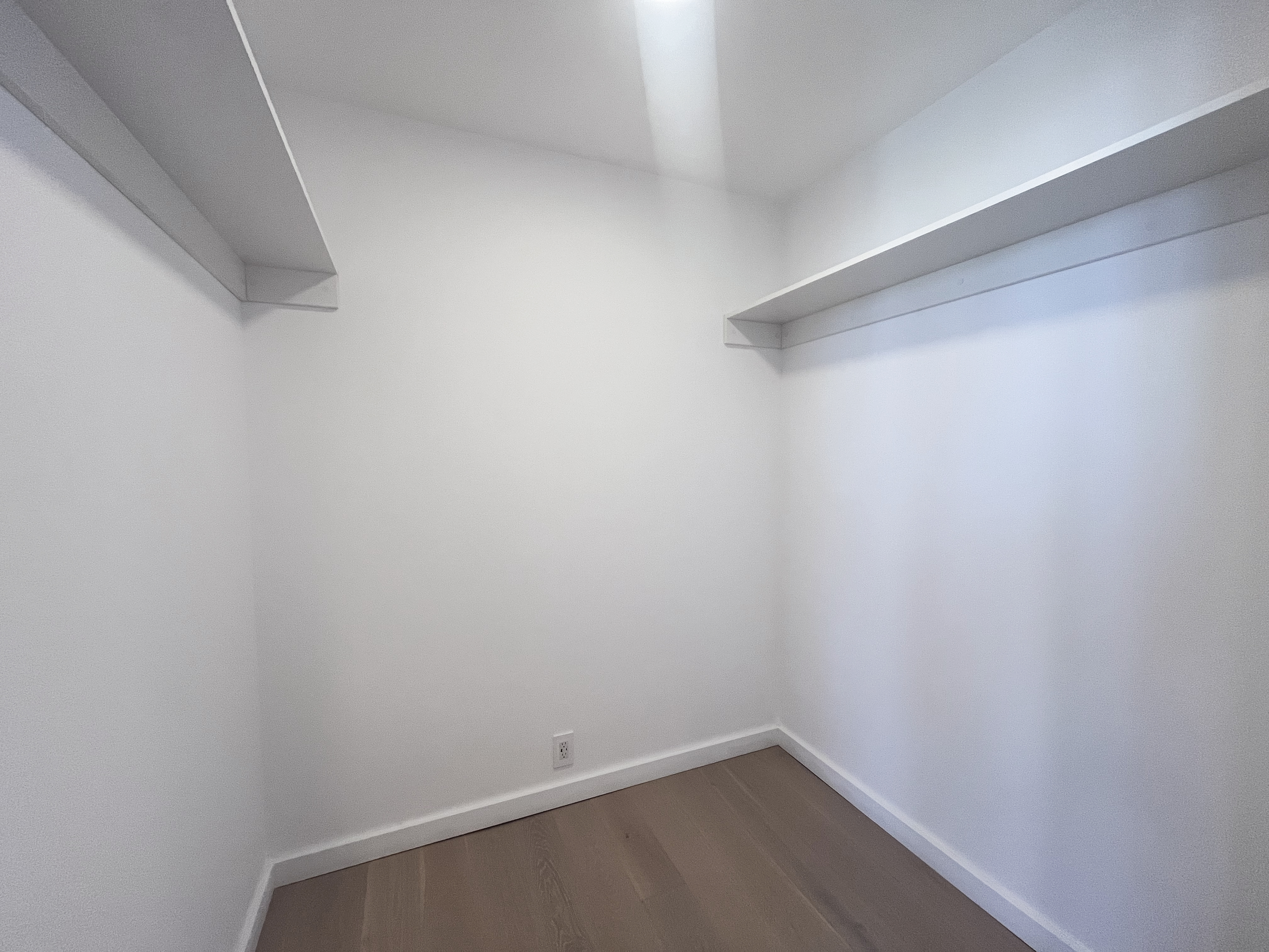 45-3 Court Square, Unit 5906 Queens, NY 11101 - Photo 7 of 12 a view of small space