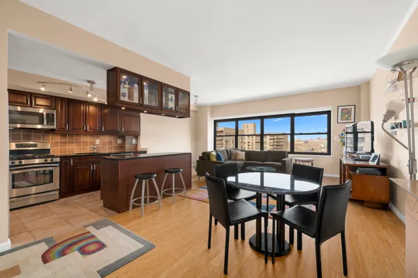 $950,000 | 140 West End Avenue, Unit 30M | Upper West Side