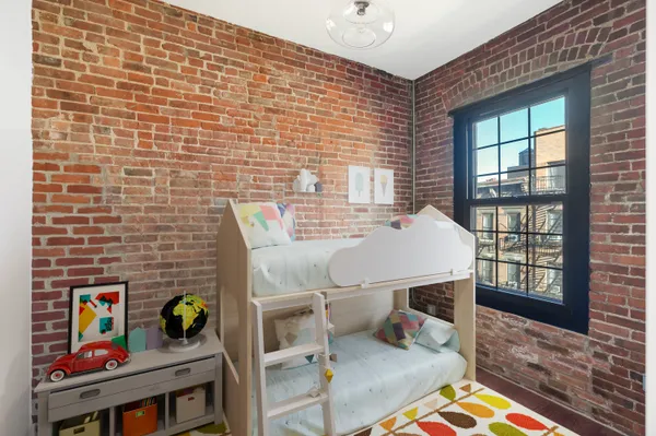 $6,995 | 406 West 52nd Street, Unit 2 | Hell's Kitchen