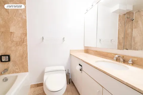 $3,250 | 145 East 48th Street, Unit 6H | Midtown East