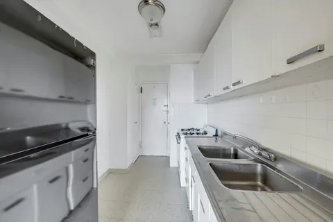 $225,000 | 1 Fordham Hill Ovl, Unit 12C | University Heights