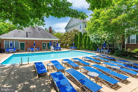 $925,000 | 8847 Ashgrove House Lane, Vienna, VA 22182