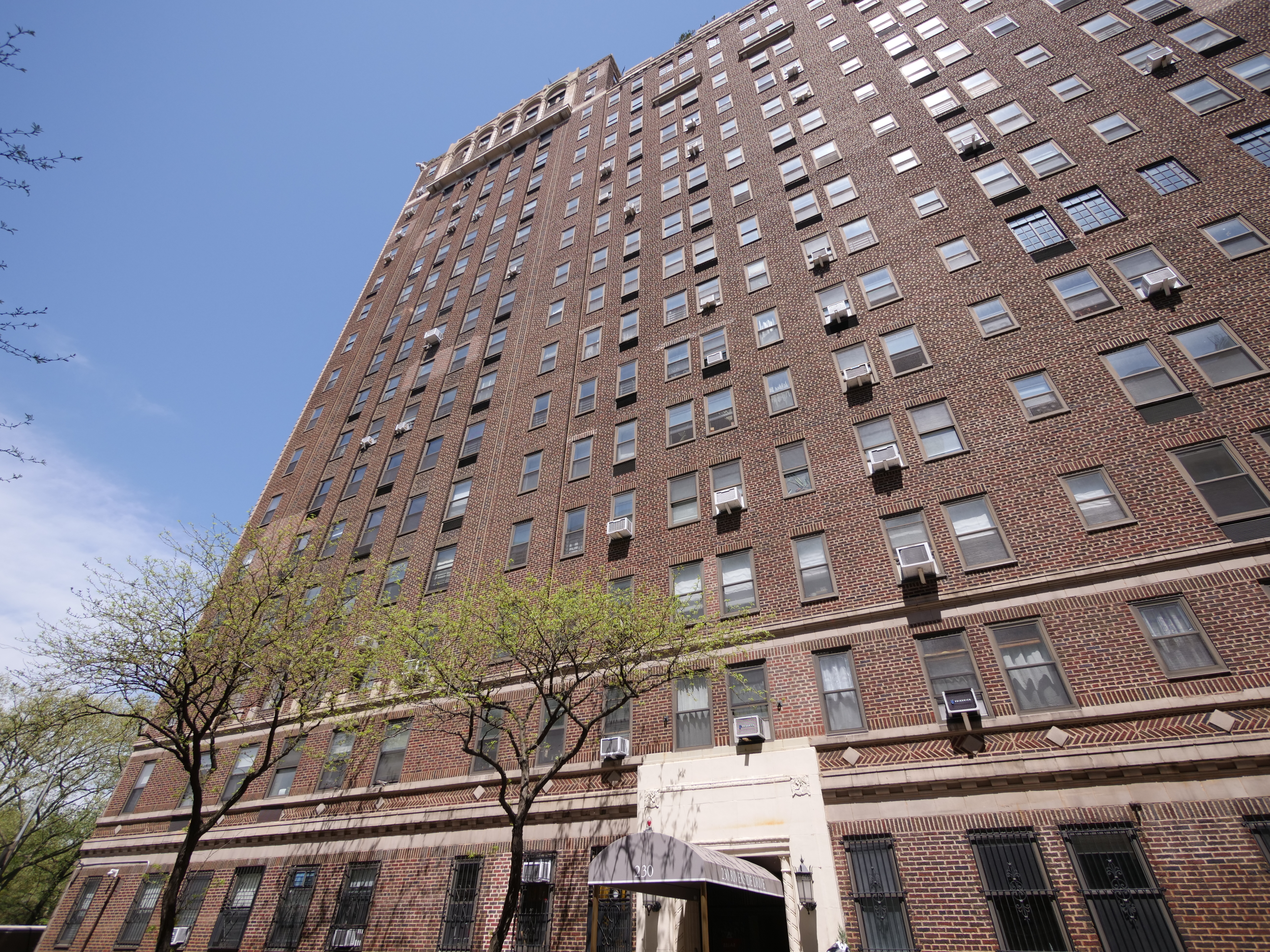230 Riverside Drive, Unit 14AC Manhattan, NY 10025 - Photo 28 of 30 a building view with a outdoor space