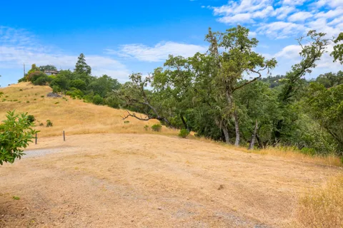 $875,000 | 23655 Vineyard Road, Geyserville, CA 95441