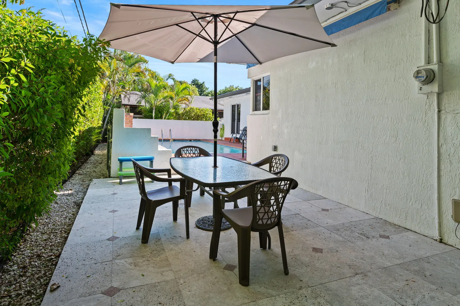 $2,595,000 | 218 Shore Drive South, Miami, FL 33133