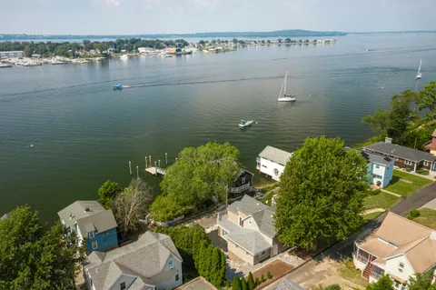 $795,000 | 286 Riverside Drive, Tiverton, RI 02878