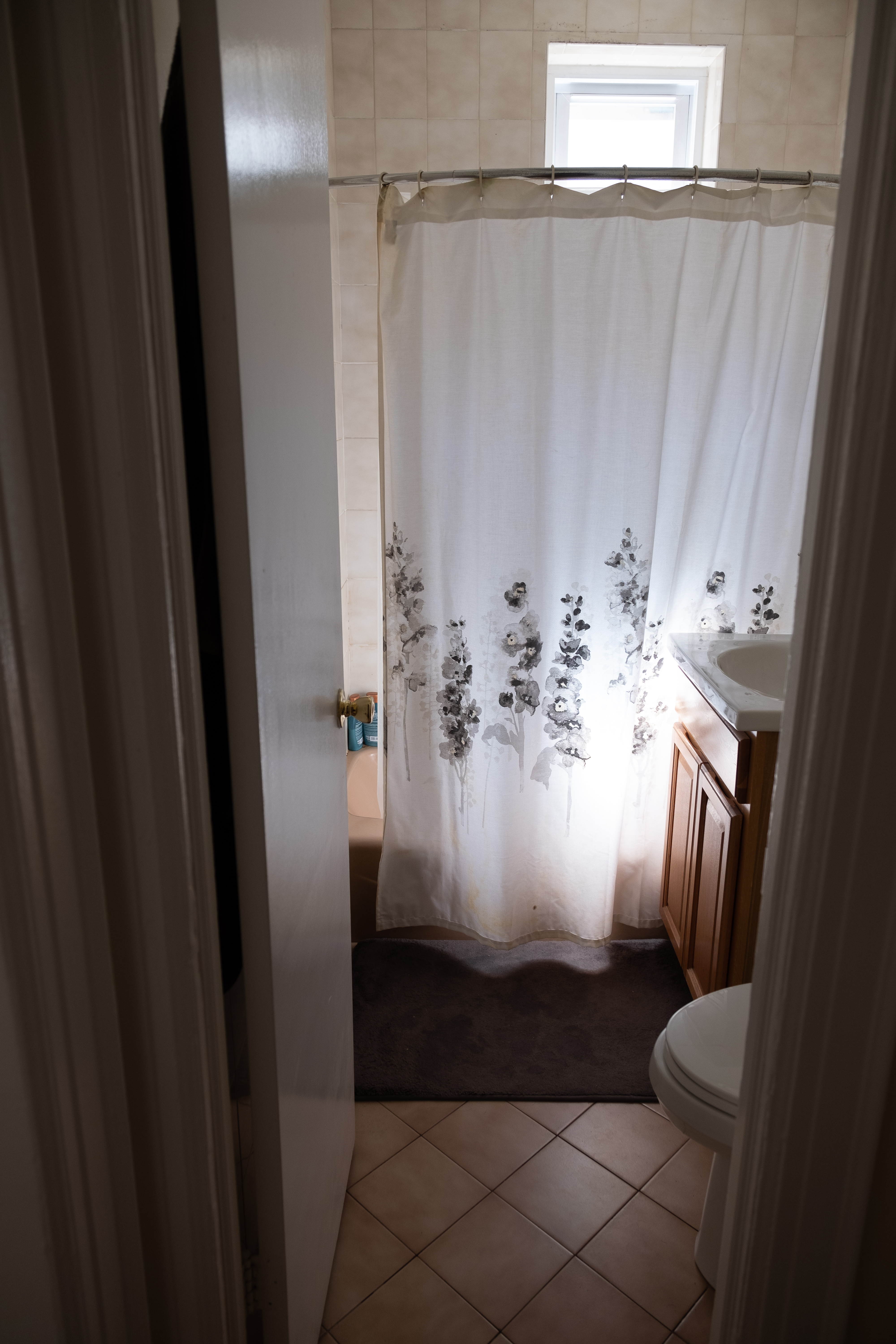 31-74 33rd Street, Unit 1R Queens, NY 11106 - Photo 2 of 5 a view of bathroom