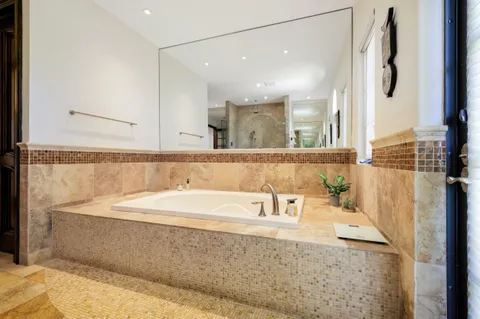 $8,200,000 | 6864 Southwest 68th Street, South Miami, FL 33143