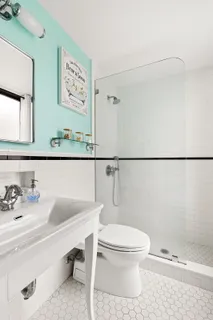 $988,000 | 41 West 72nd Street, Unit 10B | Upper West Side