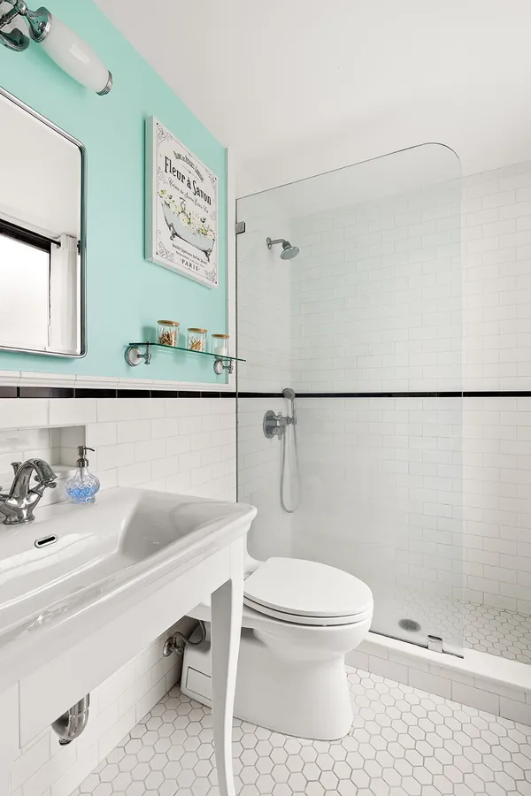 $988,000 | 41 West 72nd Street, Unit 10B | Upper West Side
