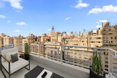 $1,680,000 | 40 East 9th Street, Unit PHG | Greenwich Village