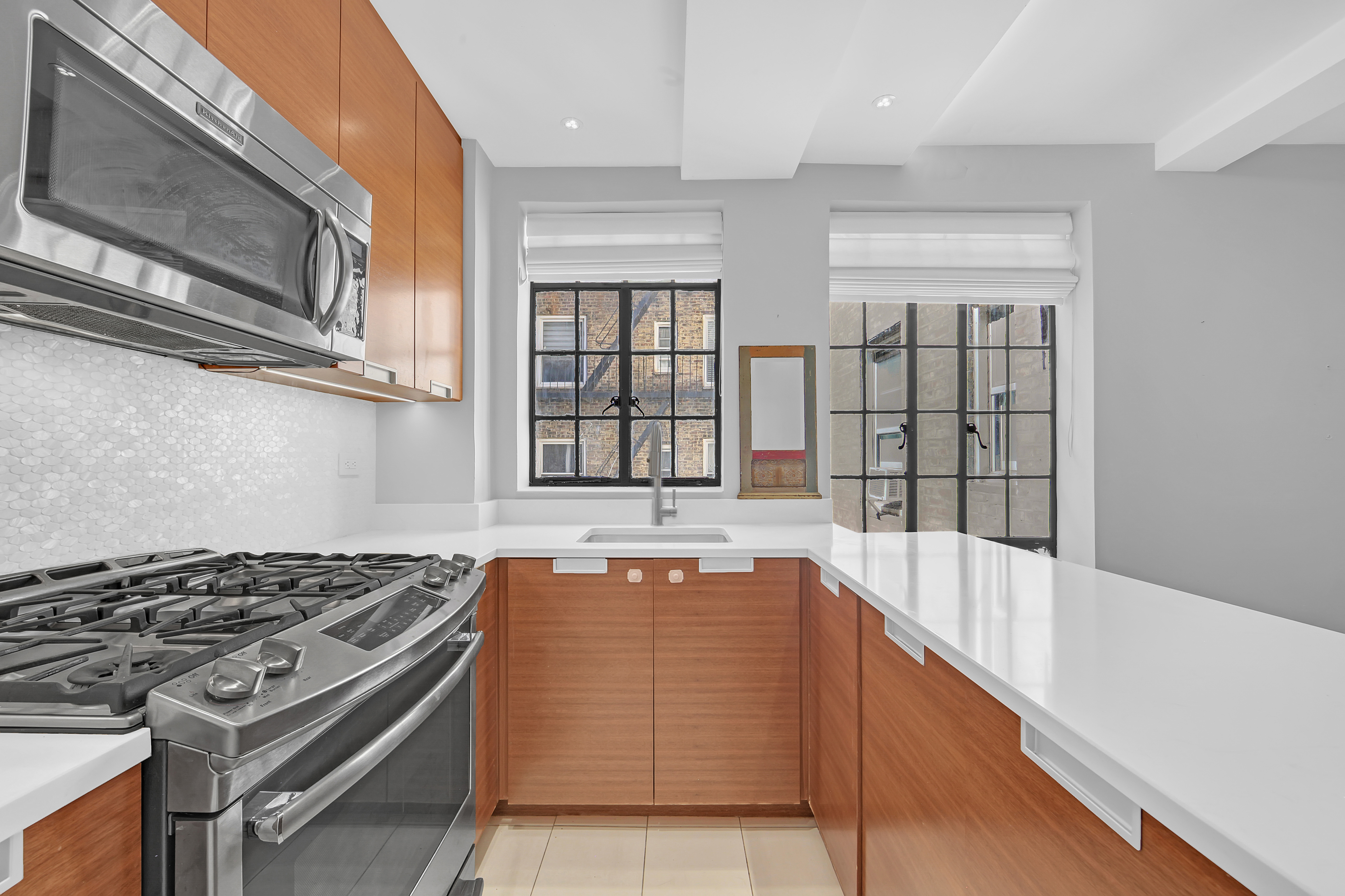 333 East 43rd Street, Unit 705 Manhattan, NY 10017 - Photo 2 of 22