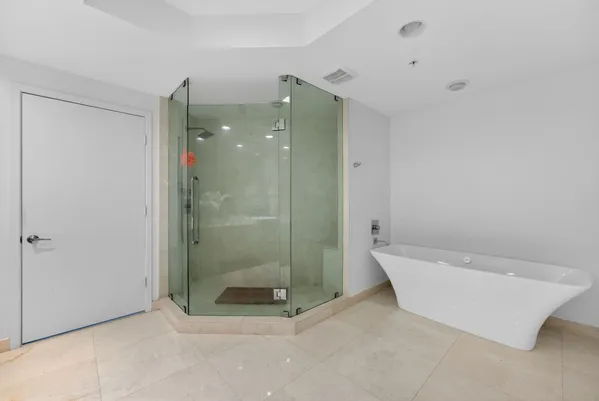 $1,100,000 | 17301 Biscayne Boulevard, Unit 1401, North Miami Beach, FL 33160