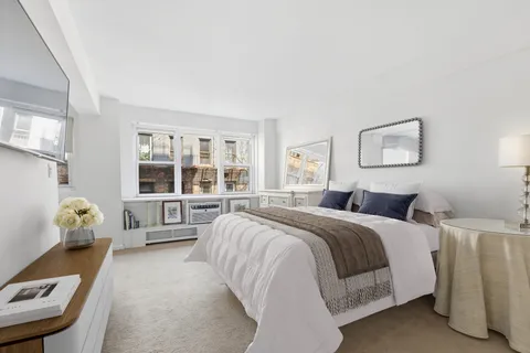 $1,295,000 | 315 East 69th Street, Unit 4B | Lenox Hill
