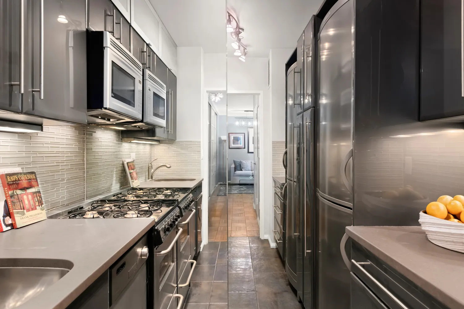 $825,000 | 20 East 9th Street, Unit 9R | Greenwich Village