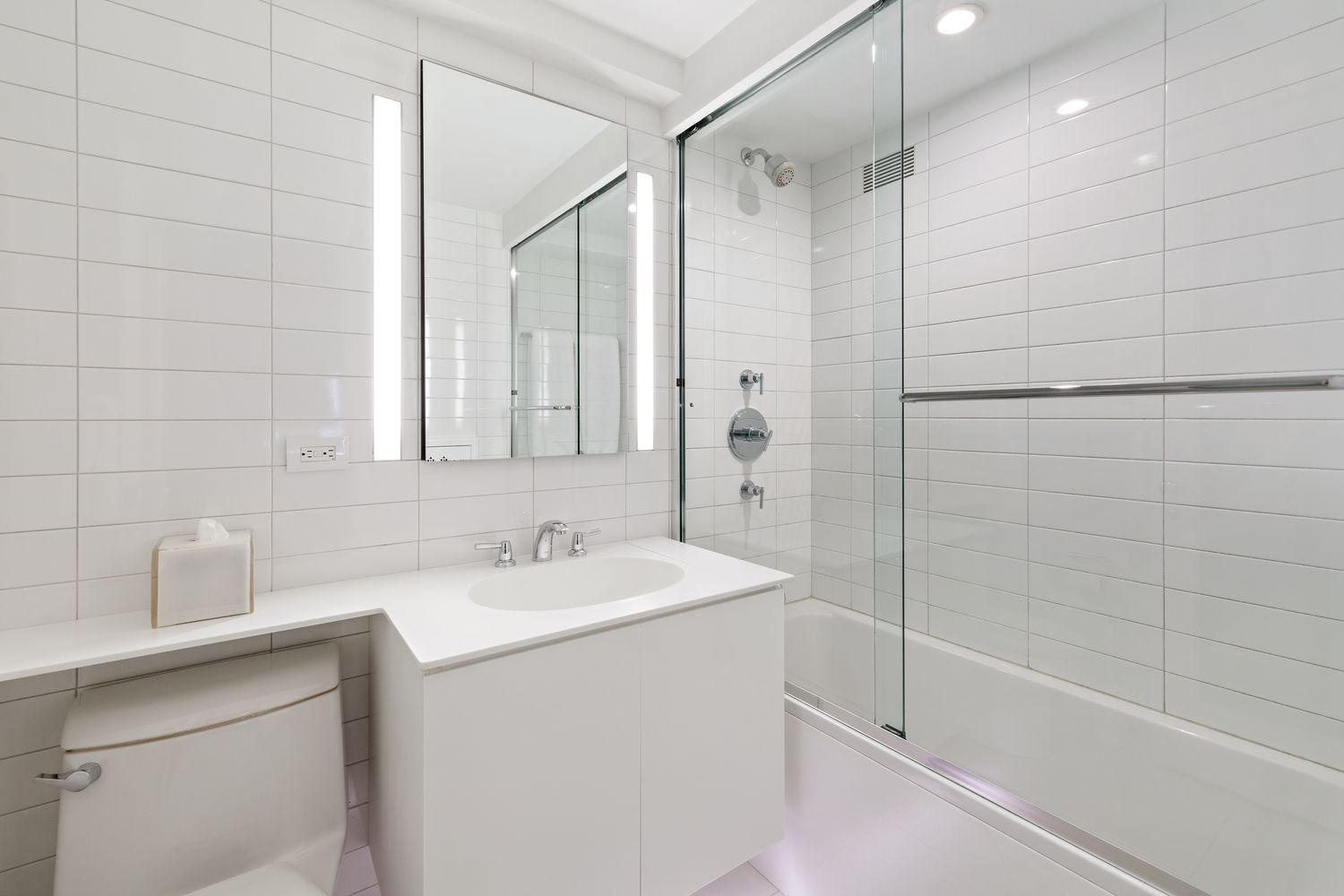 $2,550,000 | 11 5th Avenue, Unit 3G | Greenwich Village