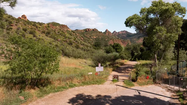 $2,550,000 | 28960 Crags Drive, Agoura Hills, CA 91301