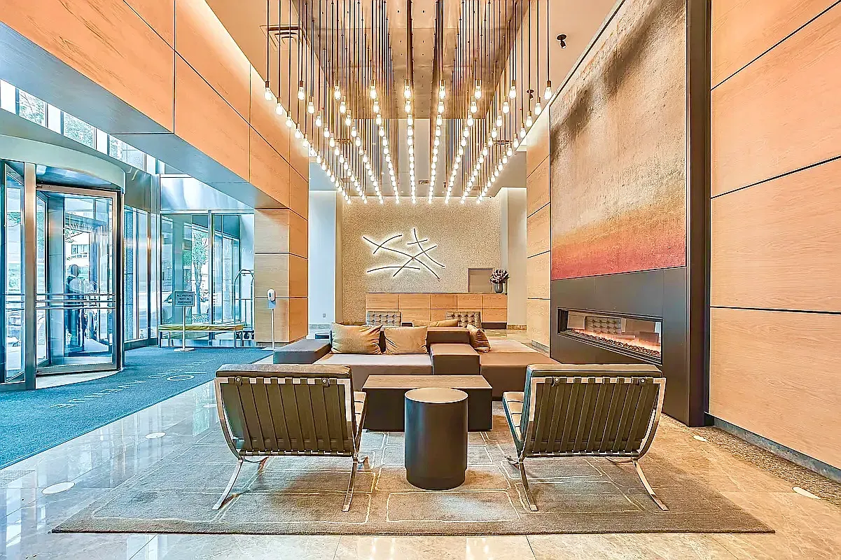 $899,000 | 10 West End Avenue, Unit 4/J | Upper West Side