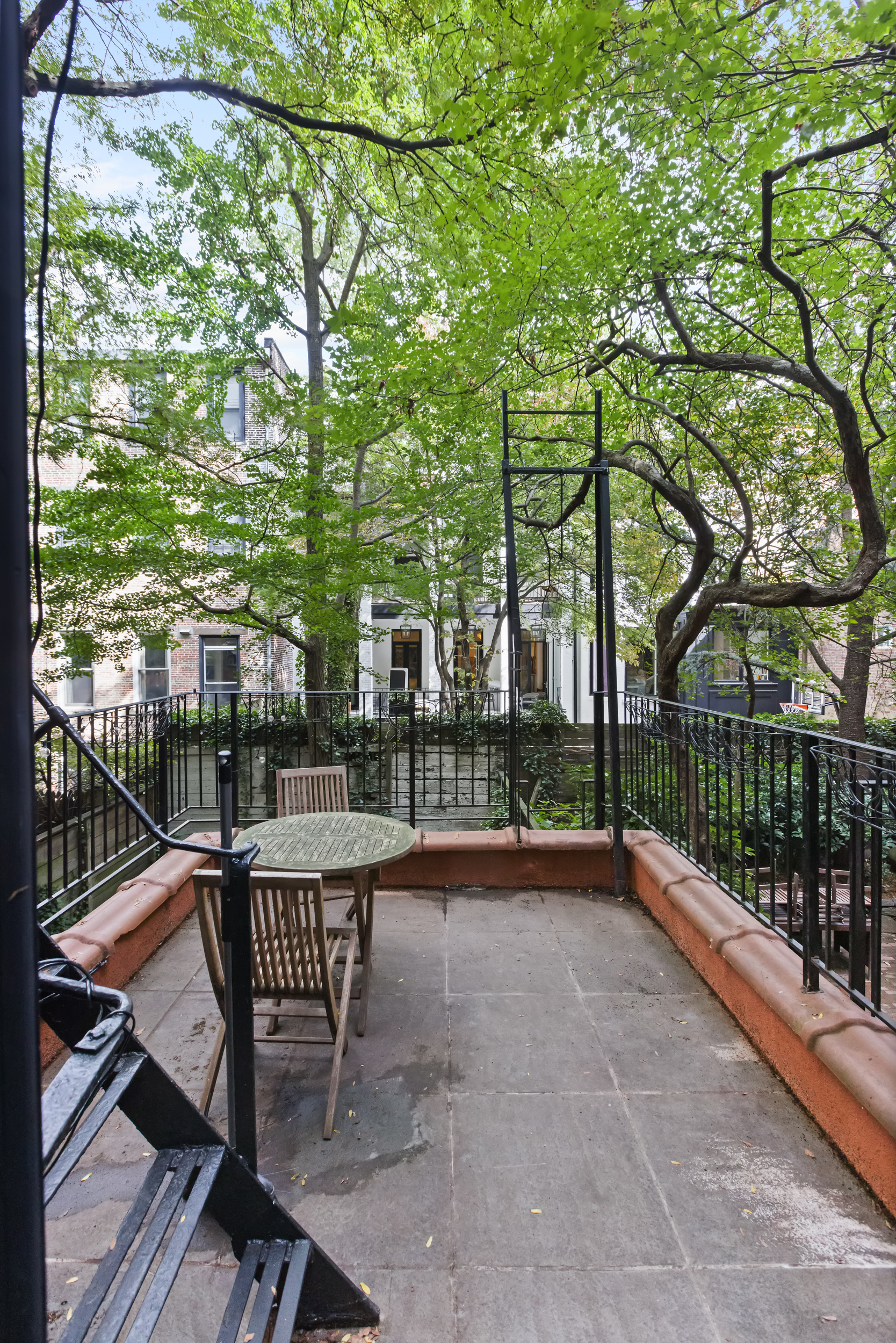 427 West 21st Street, Unit PARLOR Manhattan, NY 10011 - Photo 16 of 19 a view of a patio with a table chairs and a backyard