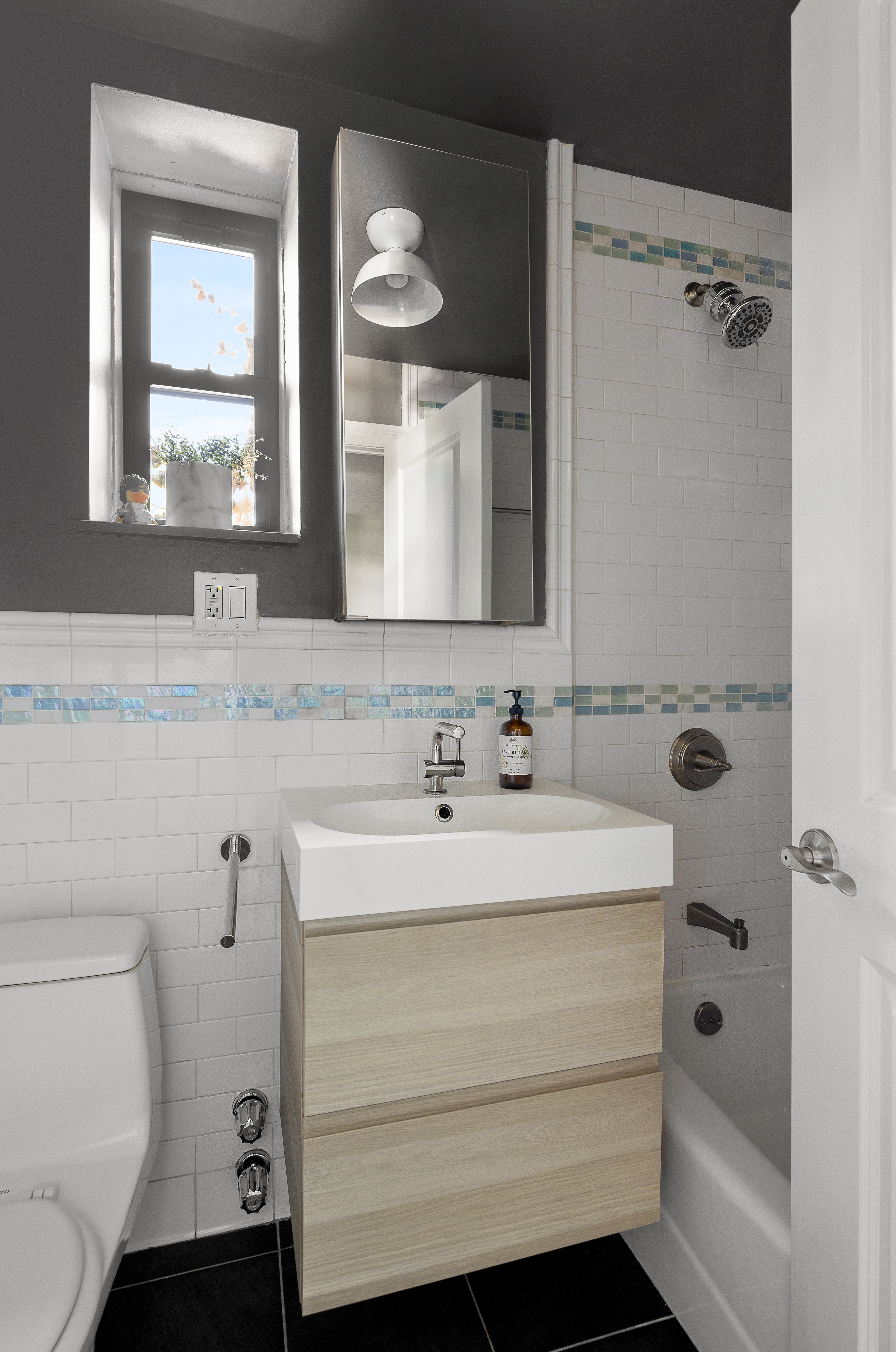 24 3rd Street, Unit 2R Brooklyn, NY 11231 - Photo 7 of 13