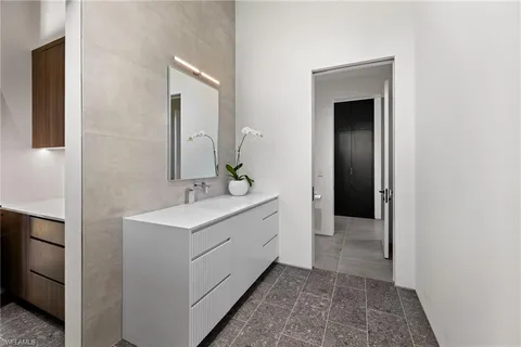a view of walk in closet