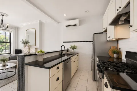 $5,200 | 80 Orange Street, Unit 2 | Brooklyn Heights