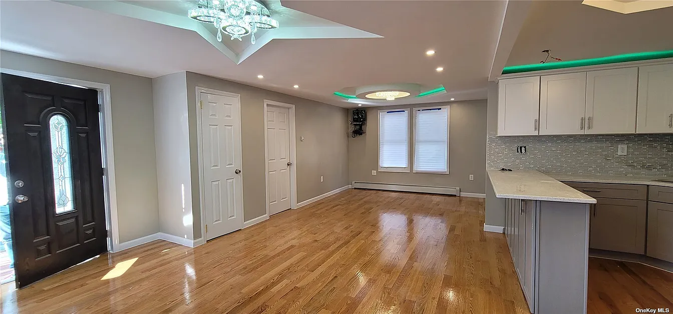 193-42 Williamson Avenue Queens, NY 11413 - Photo 4 of 28