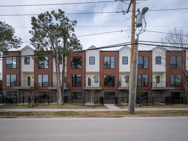 Contact Agent | 1902 North Carroll Avenue, Unit 103, Dallas, TX 75204