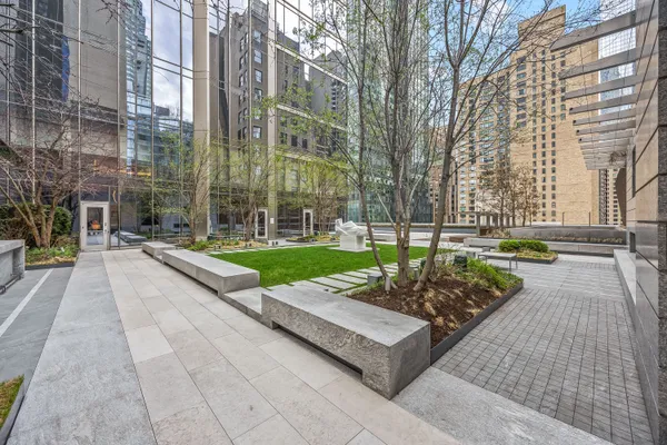 $6,999,000 | 217 West 57th Street, Unit 36D | Midtown Central