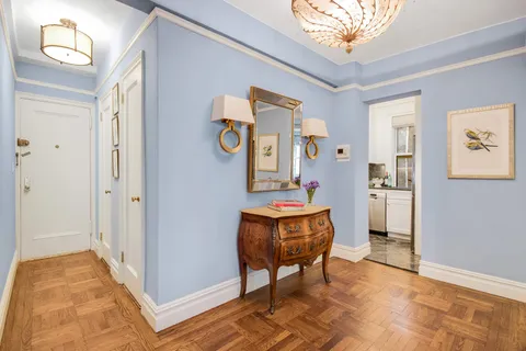 $895,000 | 11 West 69th Street, Unit 3C | Upper West Side