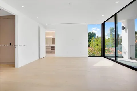 $6,350,000 | 5630 Pine Tree Drive, Miami Beach, FL 33140