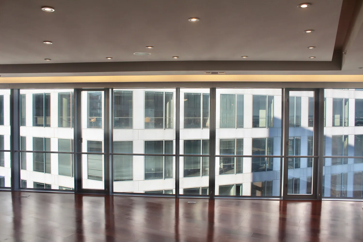 $975,000 | 1111 19th Street North, Unit 2705, Arlington, VA 22209