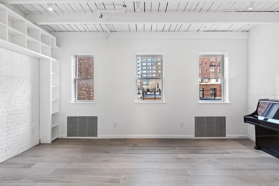 128 West 70th Street, Unit 10 Manhattan, NY 10023 - Photo 8 of 20 Gallery Image 8