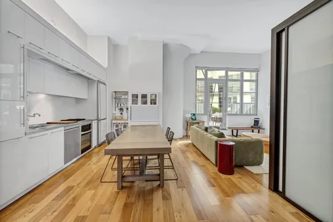 $899,000 | 27-28 Thomson Avenue, Unit 127 | Long Island City