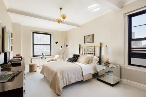 $2,295,000 | 21 East 87th Street, Unit 11A | Upper East Side