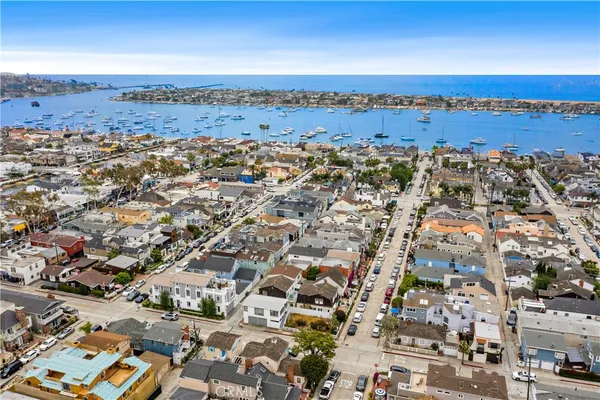 $4,350,000 | 224 Amethyst Avenue, Newport Beach, CA 92662