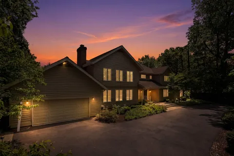Contact Agent | 11815 Beekman Place, Rockville, MD 20854