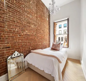 $847,000 | 133 West 75th Street, Unit PARLOUR A | Upper West Side