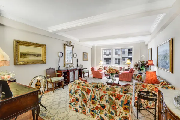 $995,000 | 400 East 52nd Street, Unit 4D | Midtown East
