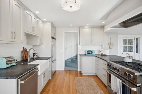 $3,680,000 | 40 Laurel Avenue, Stinson Beach, CA 94970