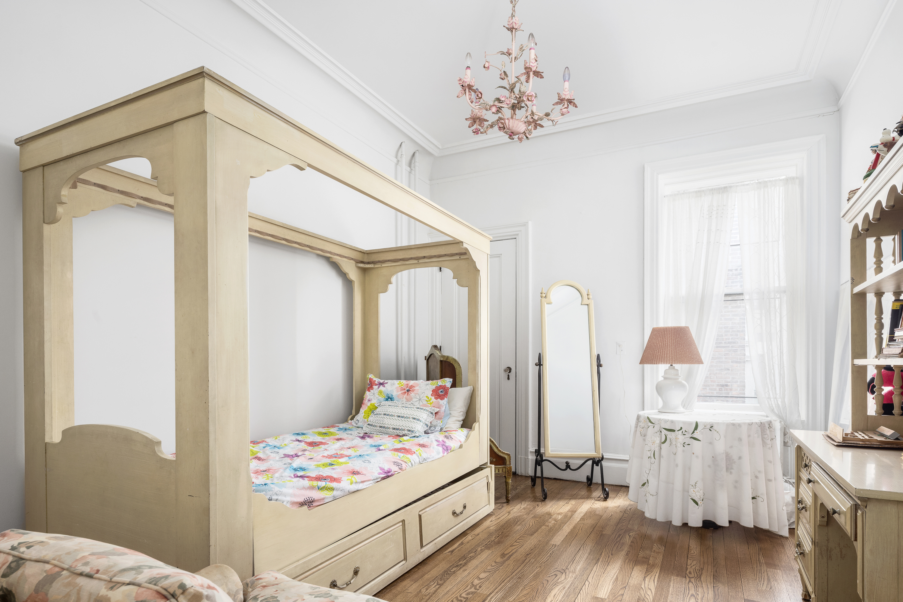 21 East 81st Street Manhattan, NY 10028 - Photo 18 of 21 a bedroom with a bed and a chandelier