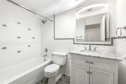 $4,000 | 225 East 86th Street, Unit 301 | Upper East Side