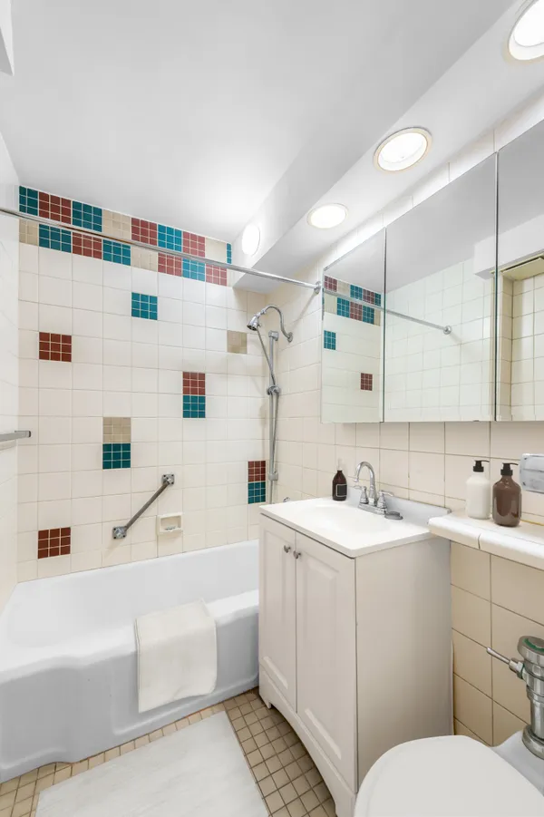 $750,000 | 263 West End Avenue, Unit 5B | Upper West Side
